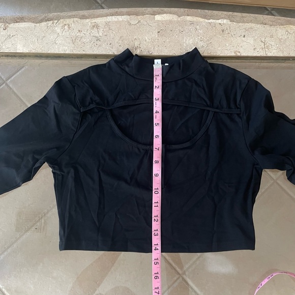 LONG SLEEVE MOCK NECK CROP TOP - Picture 12 of 15